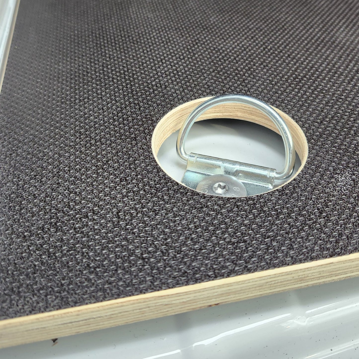 Un zoom sur l'accès aux boucles d'arrimage