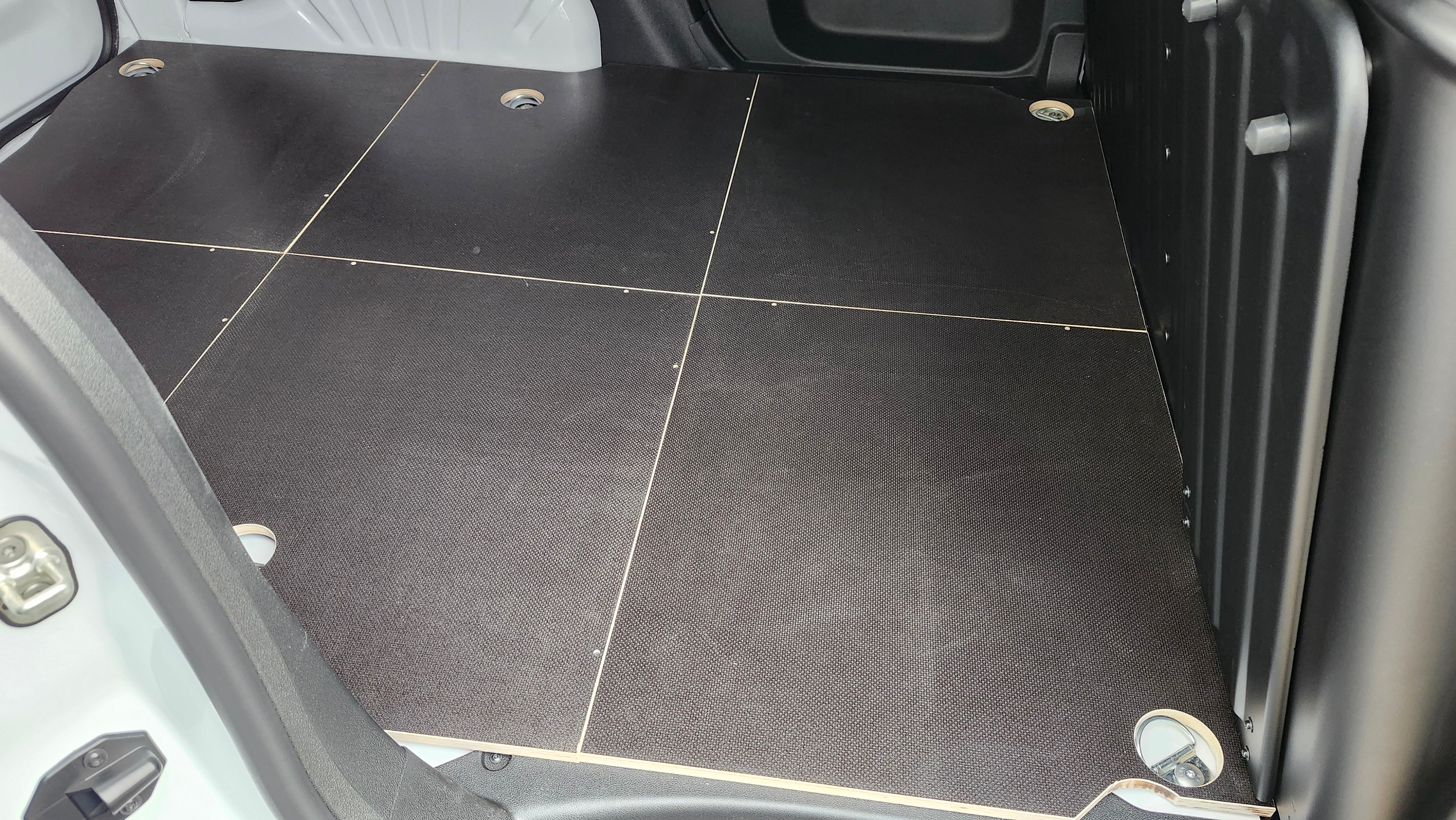 présentation d'un sol assemblé en plusieurs éléments. C'est un concept unique développé par Edelclick