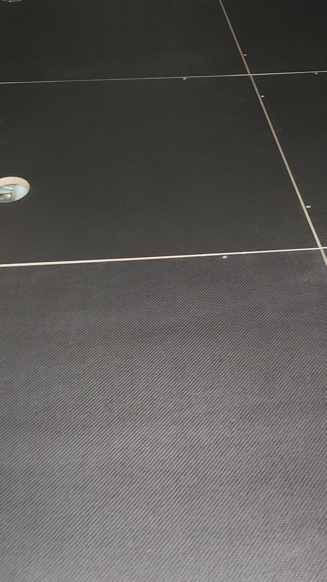 vidéo de présentation d'un sol recouvrant la zone de chargement d'un véhicule.